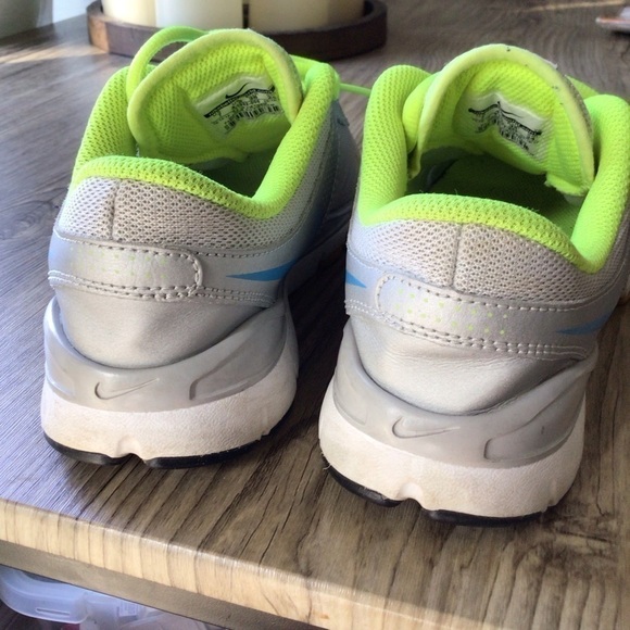 NIKE Athletic Running Shoes - Picture 4 of 12